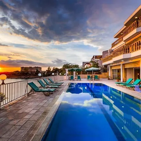 Sleeps 14 With Pool Air Con And Wifi Villa Peyia