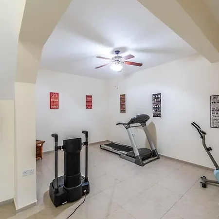 Sleeps 14 With Pool Air Con And Wifi