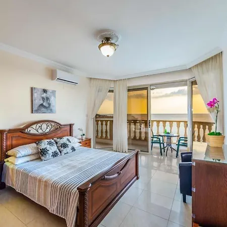 Villa Sleeps 14 With Pool Air Con And Wifi *