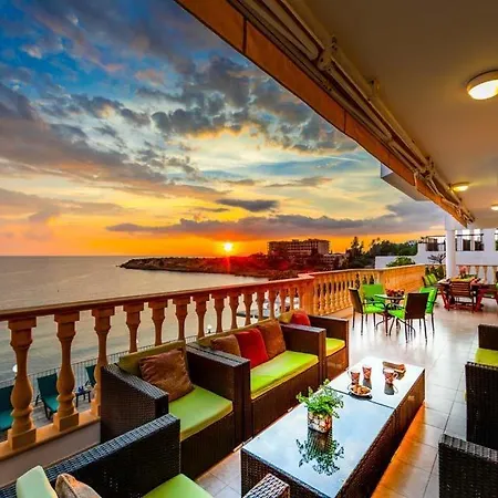 Sleeps 14 With Pool Air Con And Wifi