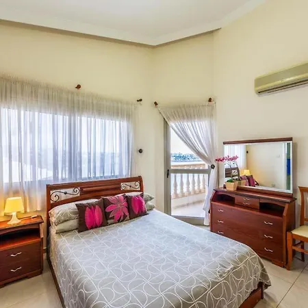 Sleeps 14 With Pool Air Con And Wifi * Πέγεια