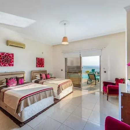 Sleeps 14 With Pool Air Con And Wifi Вилла