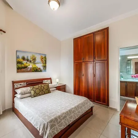 Sleeps 14 With Pool Air Con And Wifi * Пейя