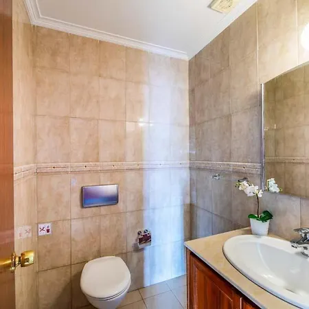 Βίλα Sleeps 14 With Pool Air Con And Wifi *