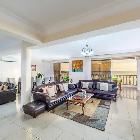 Βίλα Sleeps 14 With Pool Air Con And Wifi Πέγεια