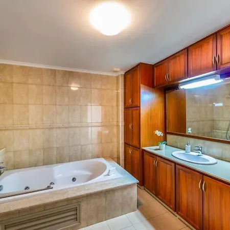 Sleeps 14 With Pool Air Con And Wifi Πέγεια